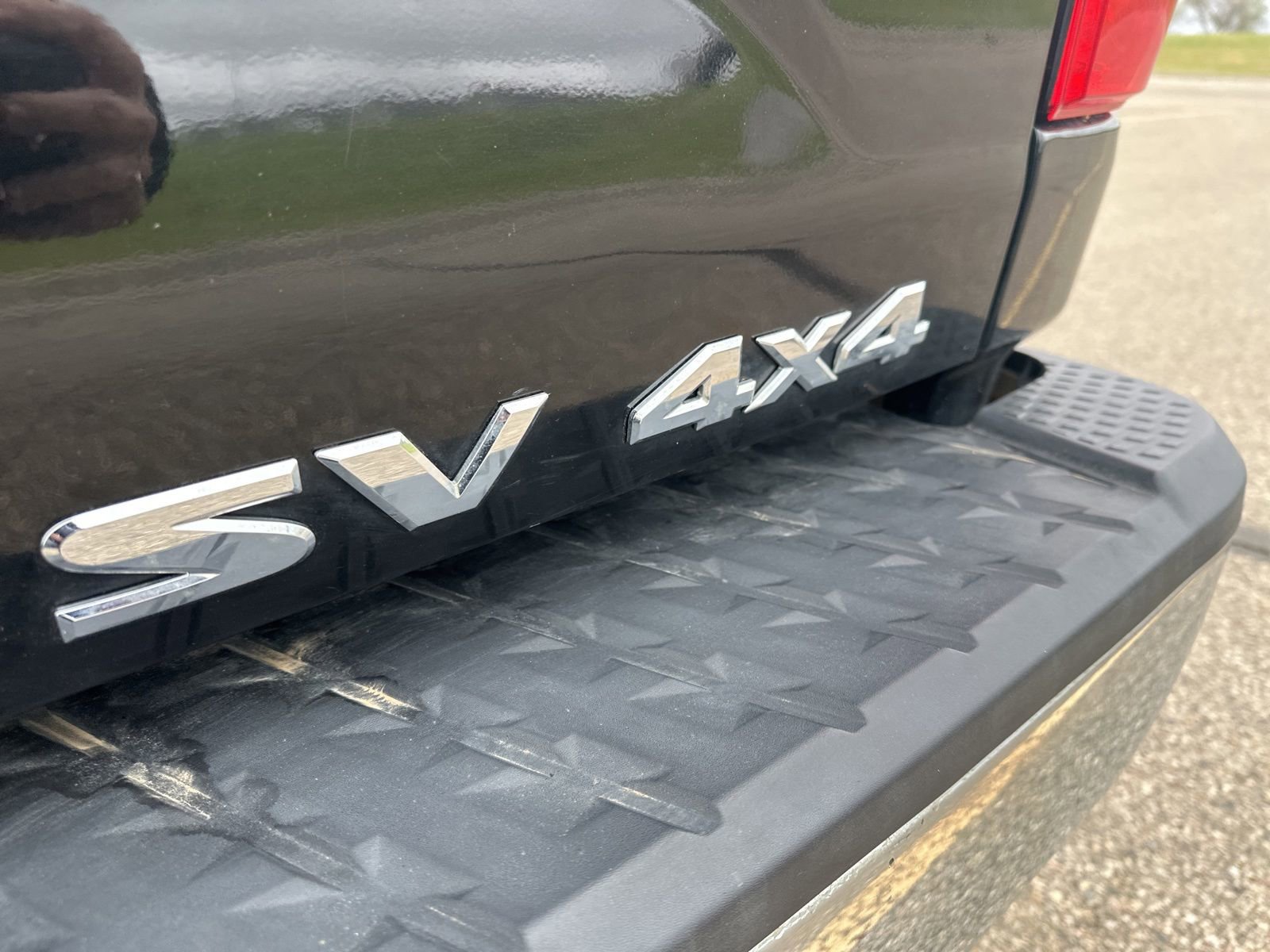 Used 2017 Nissan Titan SV AWD/4WD image 6