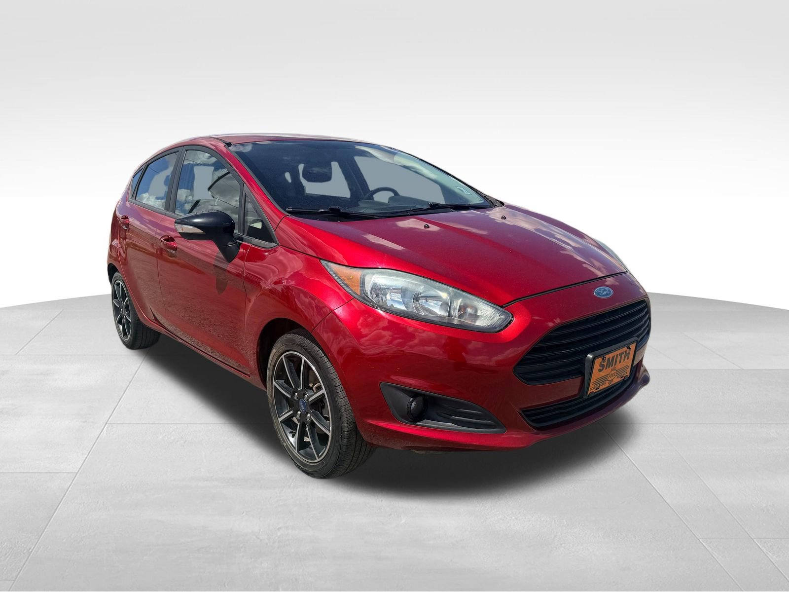 Used 2016 Ford Fiesta SE w/ SE Black Package FWD image 3