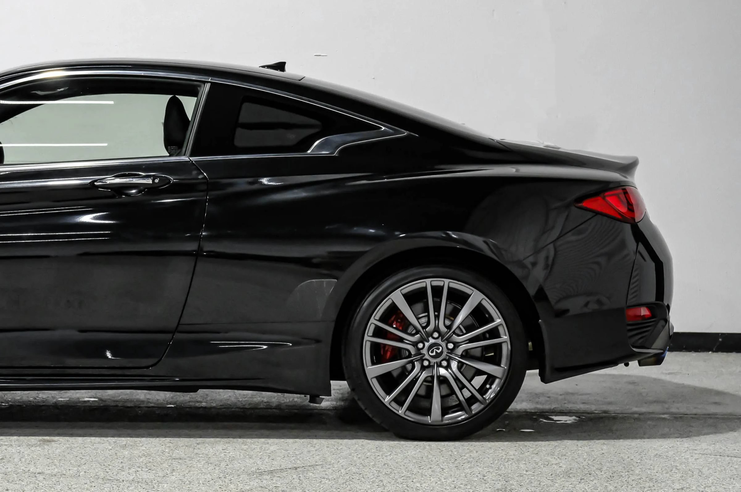 Used 2017 INFINITI Q60 Red Sport 400 RWD image 11
