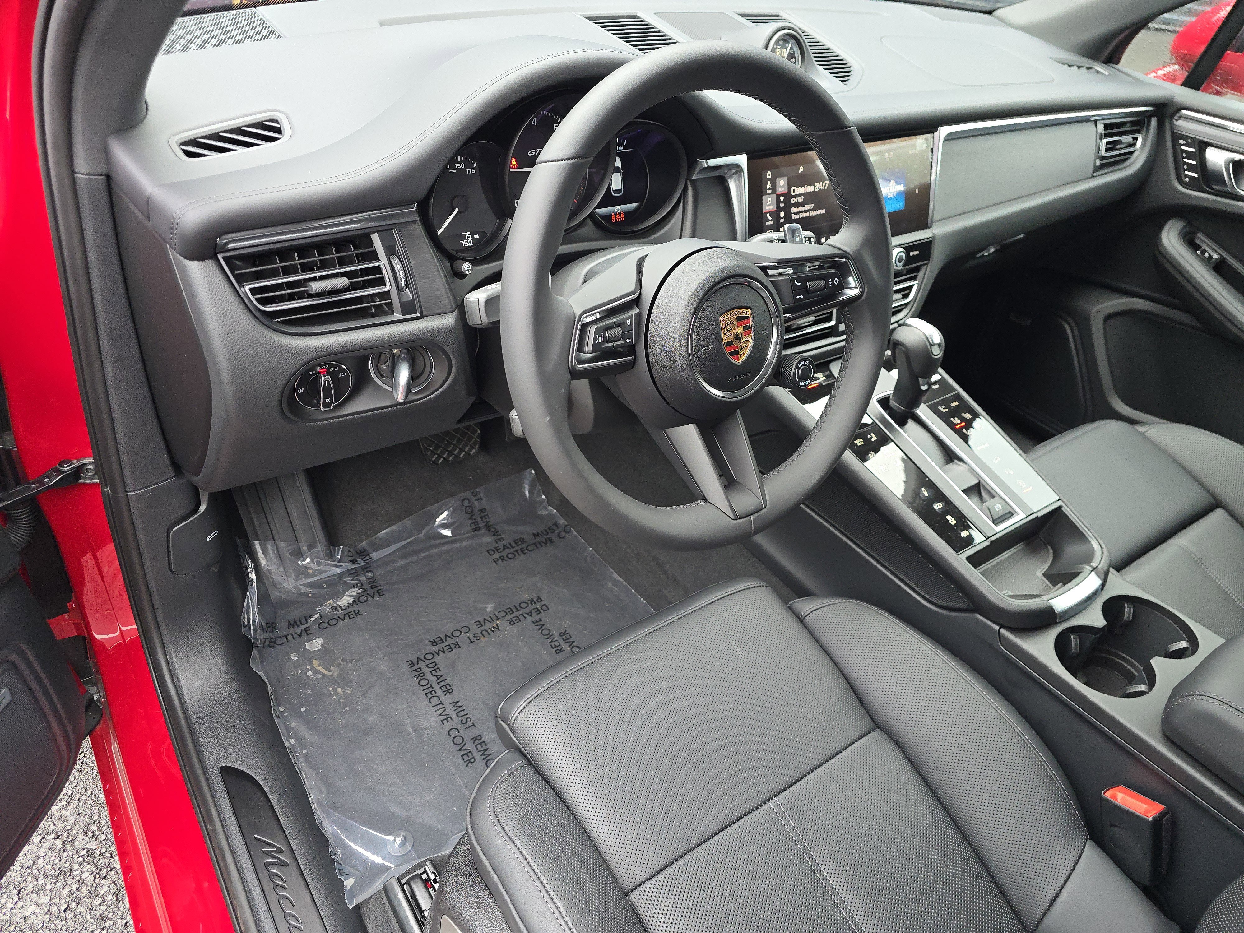 New 2025 Porsche Macan GTS image 4