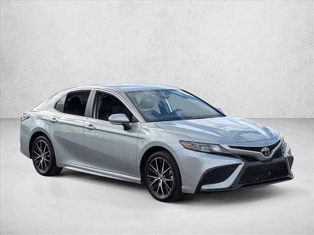 Used 2024 Toyota Camry SE image 3