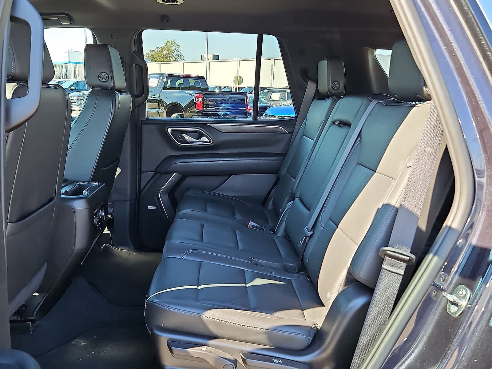Used 2024 Chevrolet Tahoe LT w/ Luxury Package RWD image 30