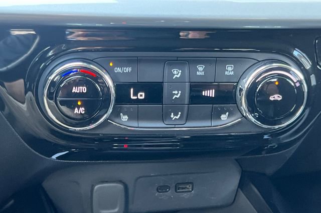 Used 2025 Chevrolet Trax LT w/ LT Convenience Package image 26