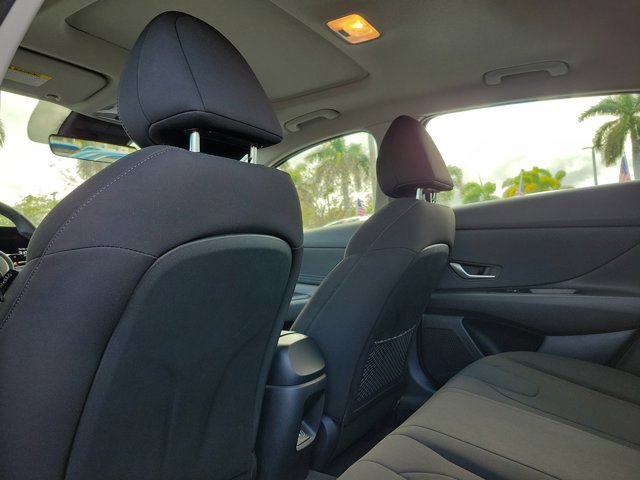 Certified 2025 Hyundai Elantra SEL image 11