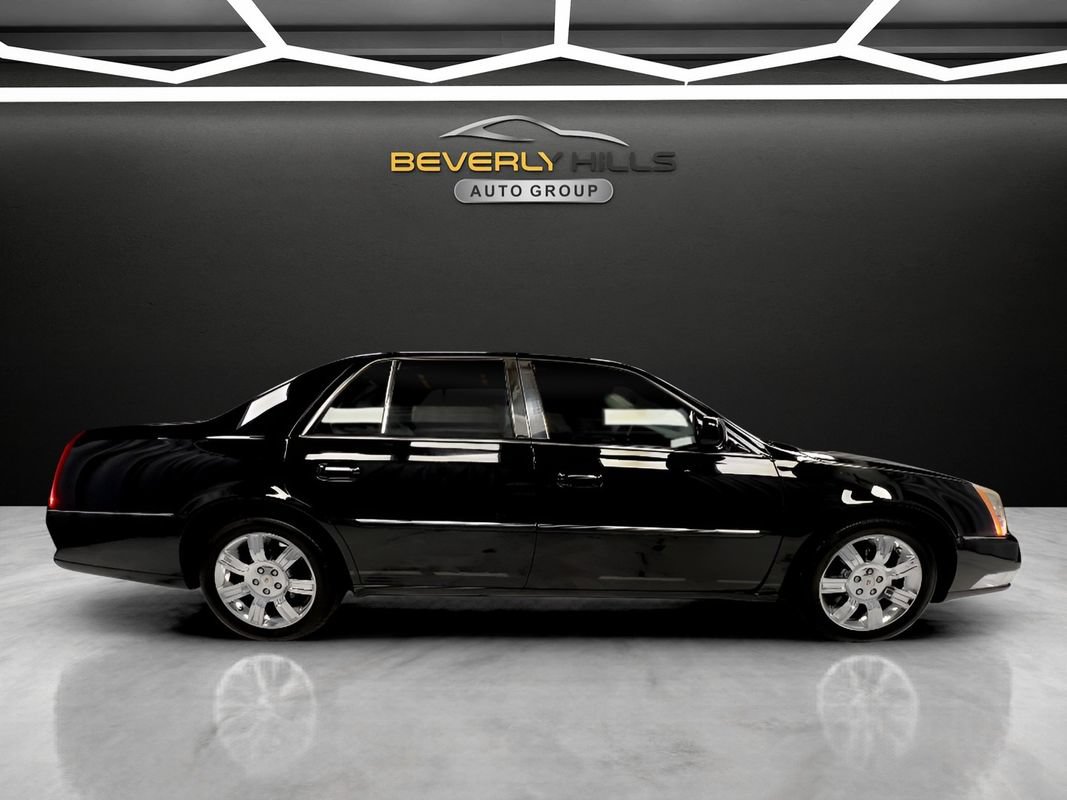 Used 2011 Cadillac DTS Platinum FWD image 6