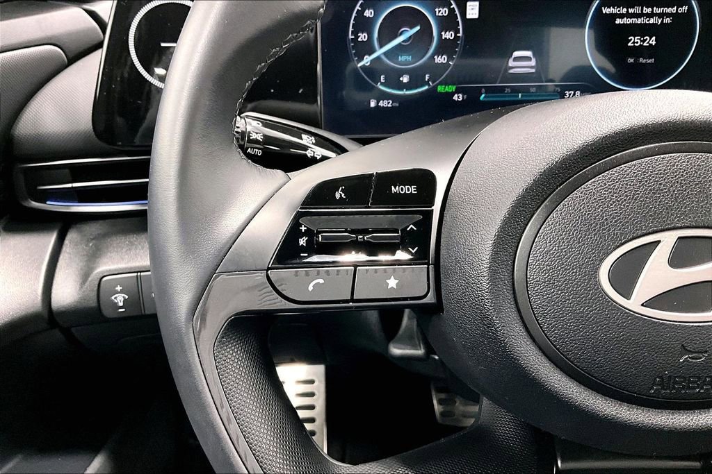 Certified 2025 Hyundai Elantra SEL image 23