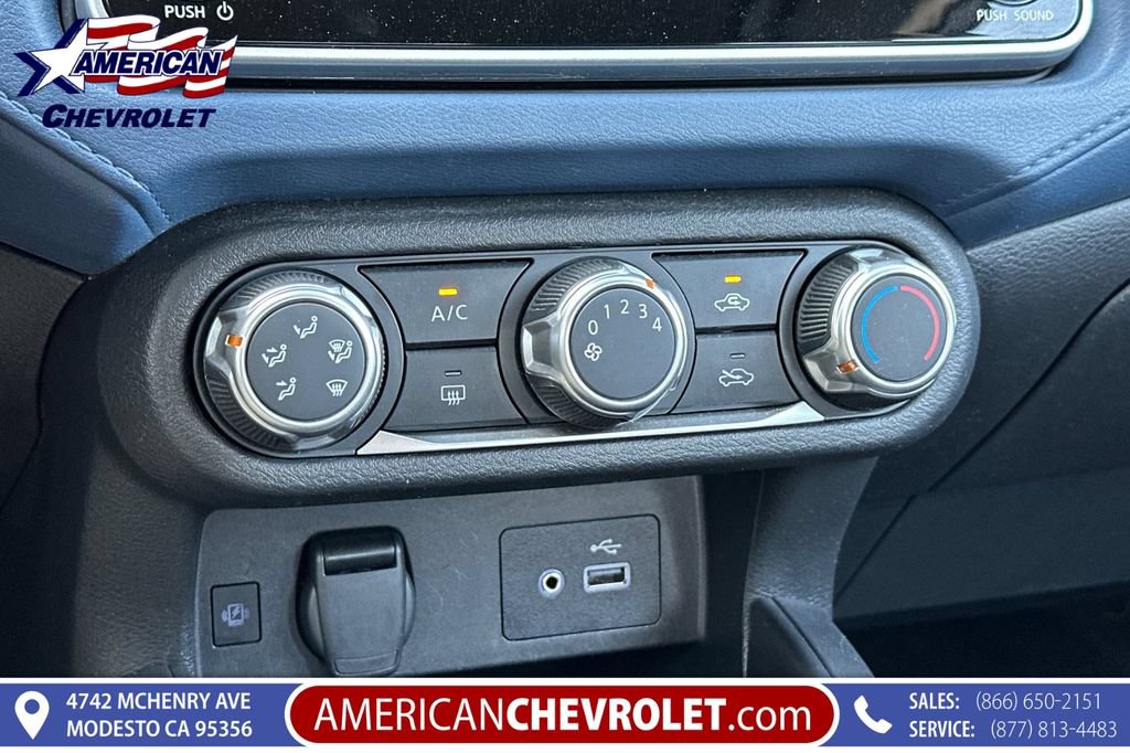 Used 2025 Nissan Versa SV FWD image 27