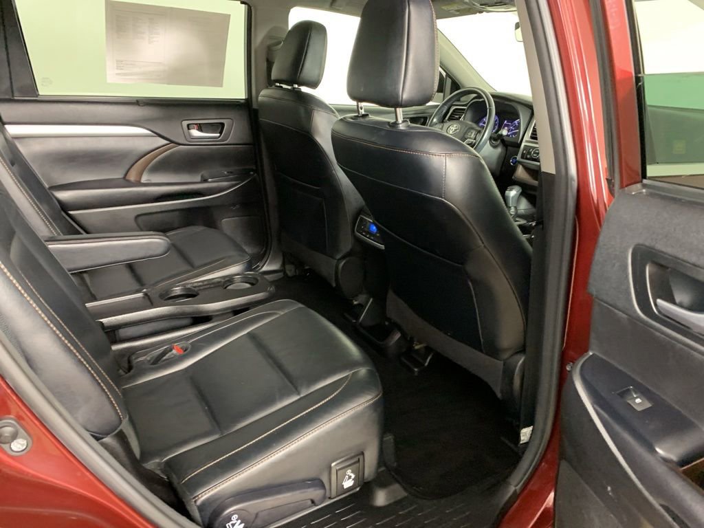 Used 2018 Toyota Highlander XLE AWD/4WD image 37