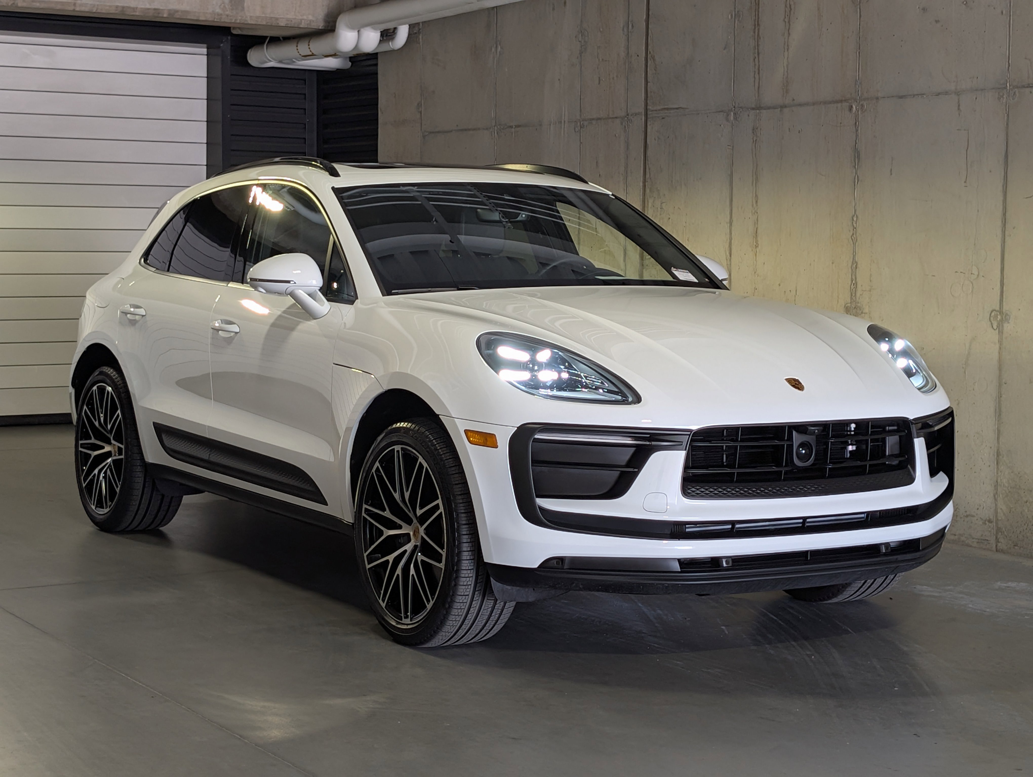 Certified 2026 Porsche Macan AWD/4WD image 11
