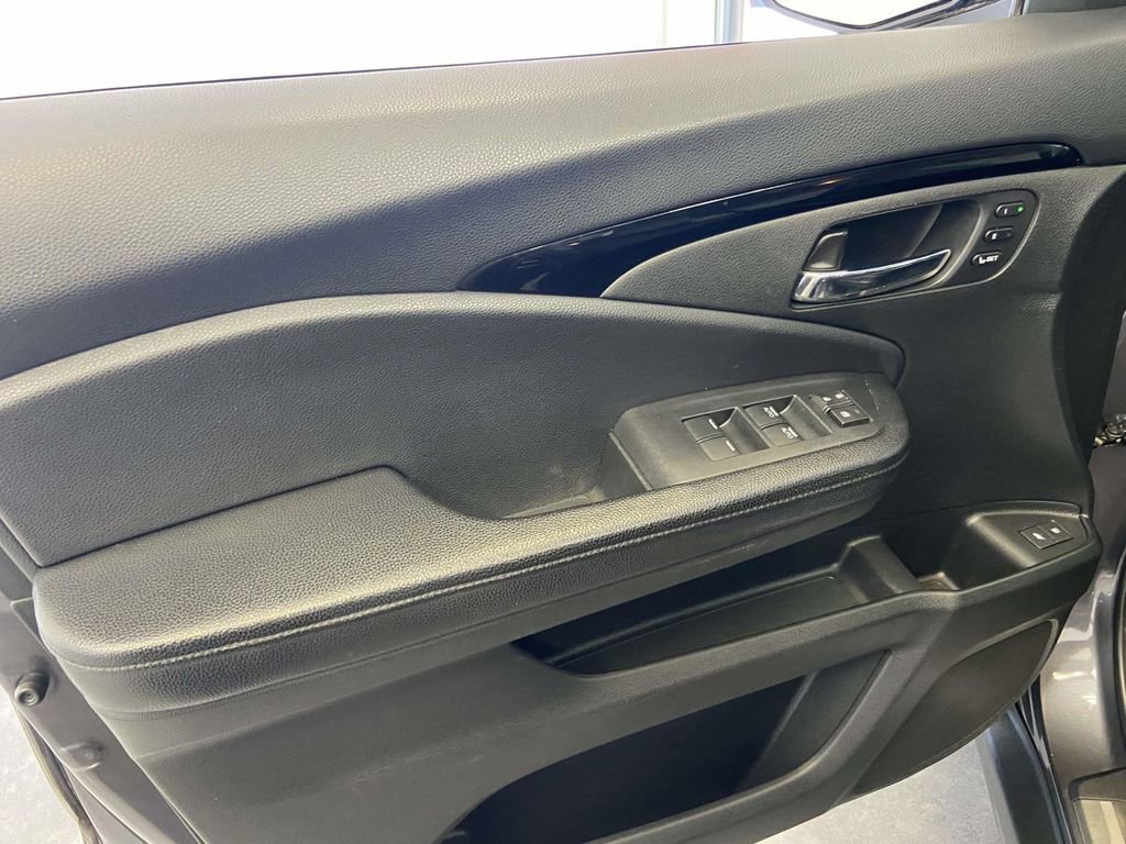Used 2018 Honda Pilot Elite image 19