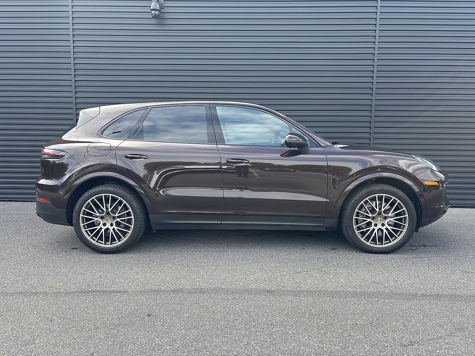 Used 2022 Porsche Cayenne Platinum Edition image 6