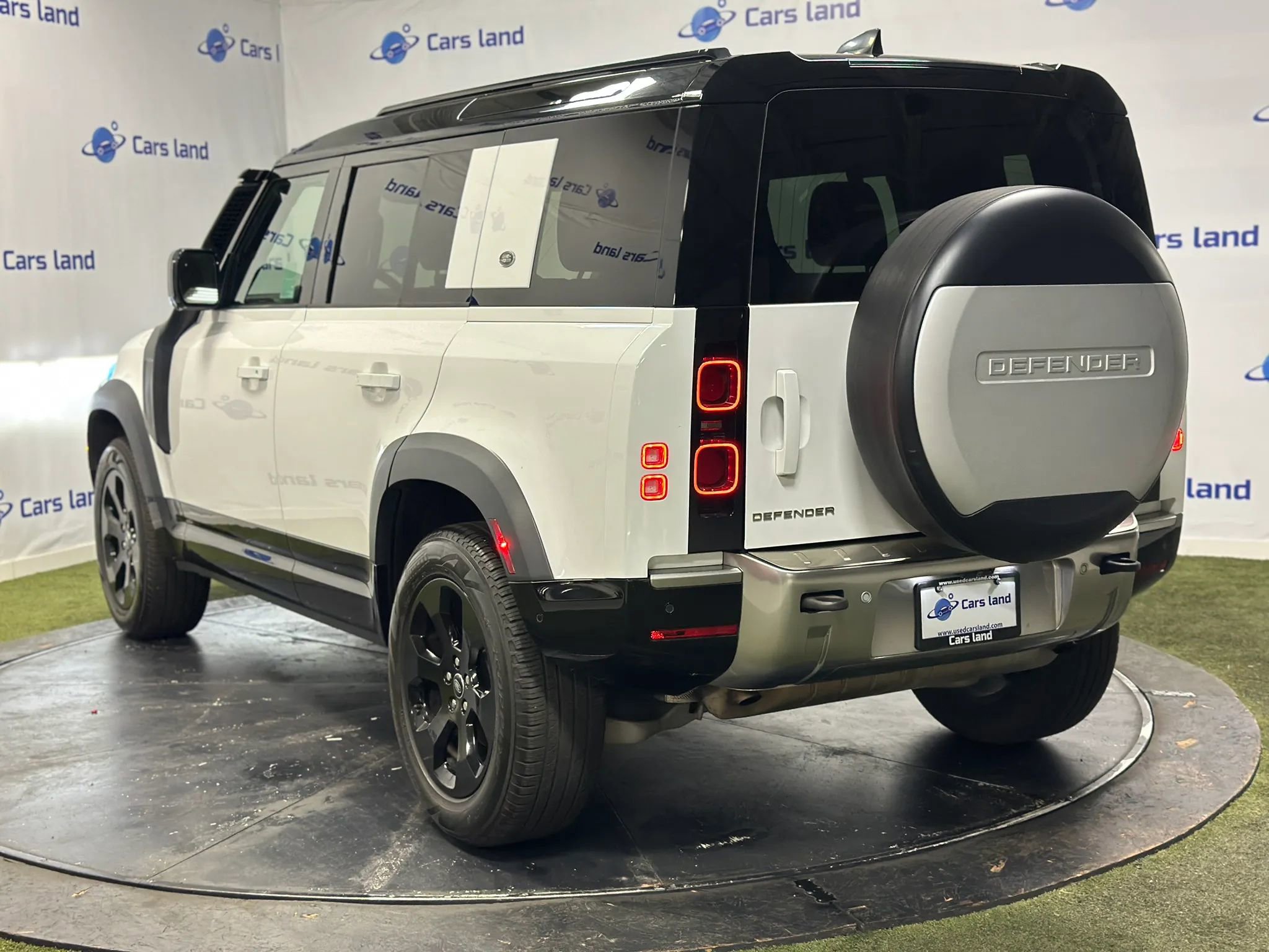 Used 2022 Land Rover Defender 110 AWD/4WD image 2