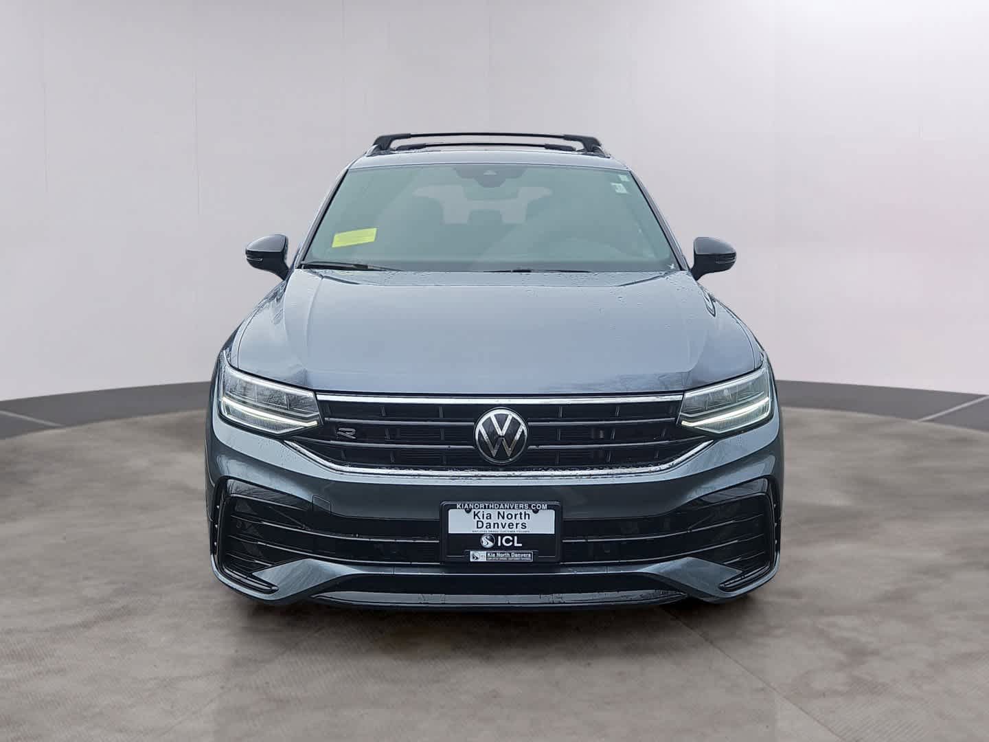 Used 2024 Volkswagen Tiguan SE R-Line image 2