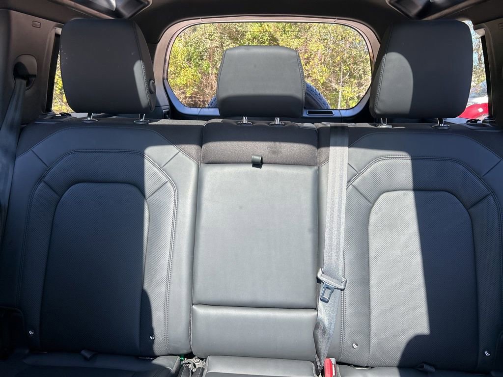 Used 2025 Land Rover Defender 110 S image 13