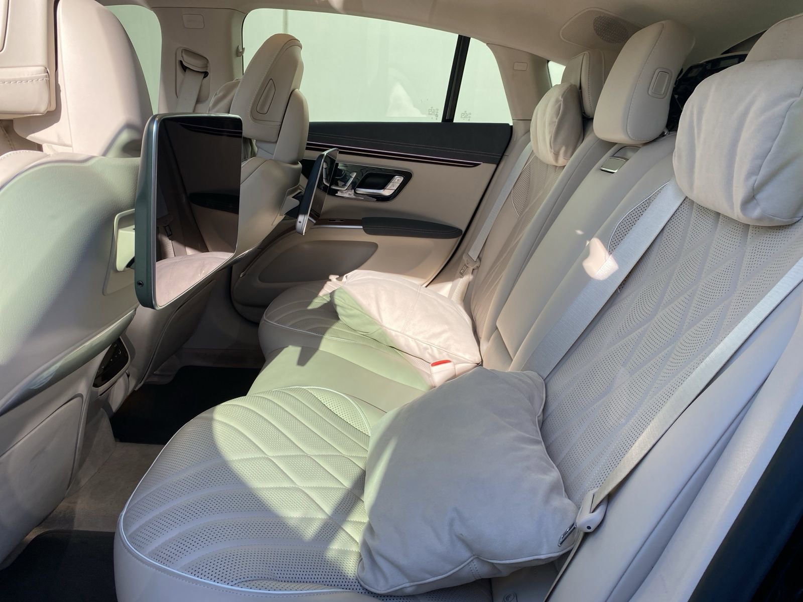 Used 2024 Mercedes-Benz EQS 580 4MATIC Sedan image 9