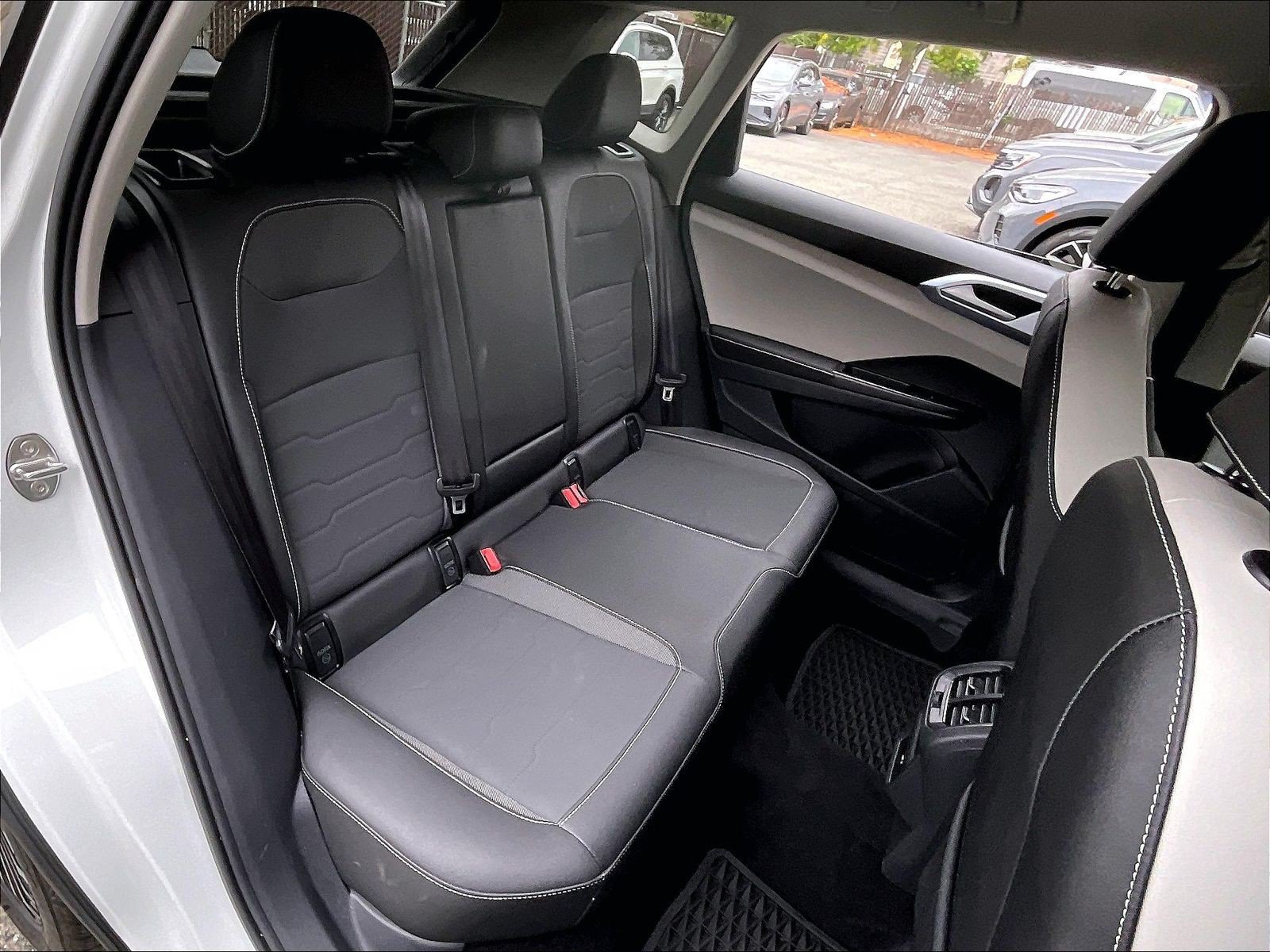 Certified 2025 Volkswagen Taos SE FWD image 26