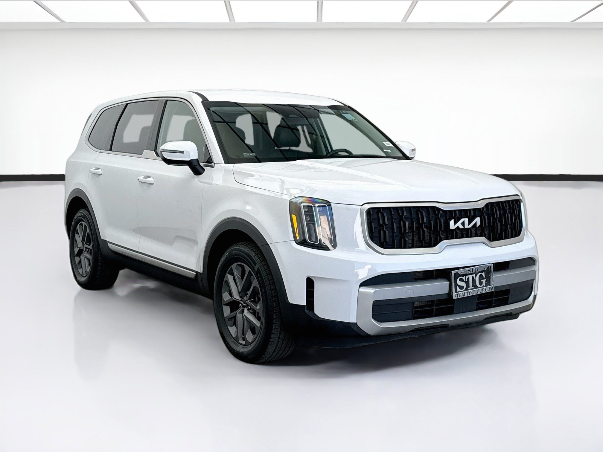 Used 2024 Kia Telluride LX FWD image 3