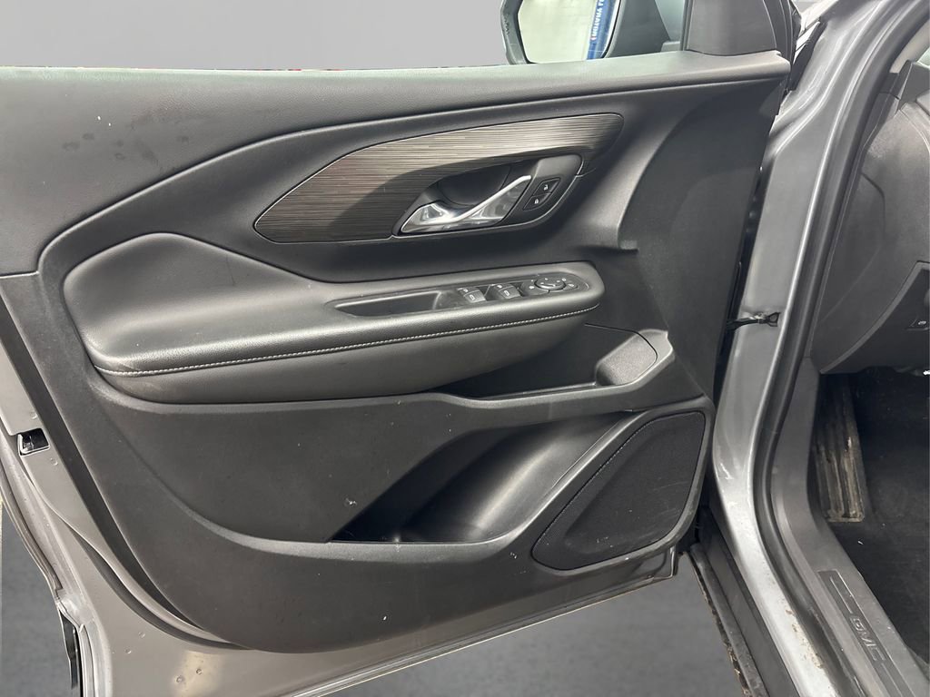 Used 2023 GMC Terrain SLE image 23