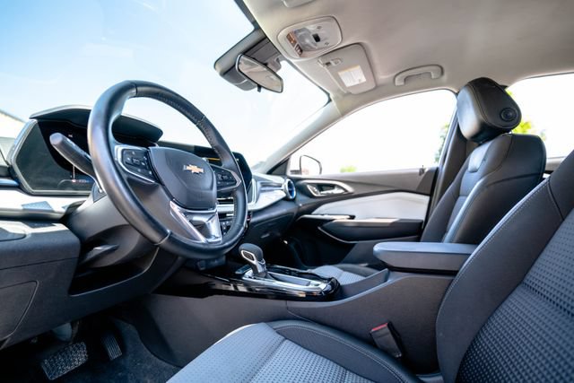 Used 2024 Chevrolet Trax LT w/ Driver Confidence Package FWD image 25