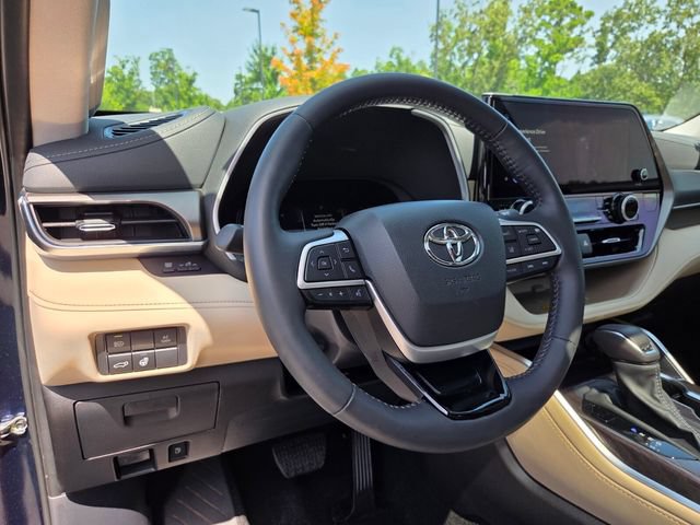 Used 2024 Toyota Highlander Limited AWD/4WD image 11