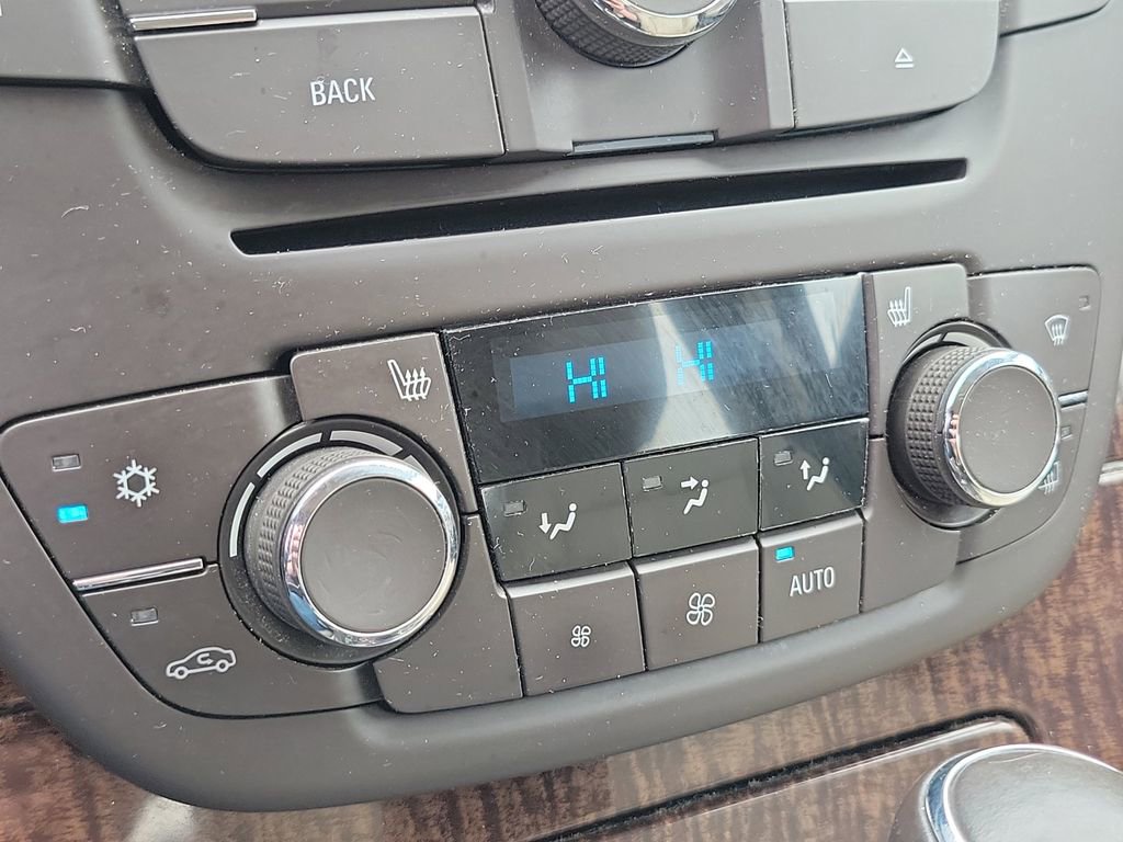 Used 2012 Buick Regal Leather image 16