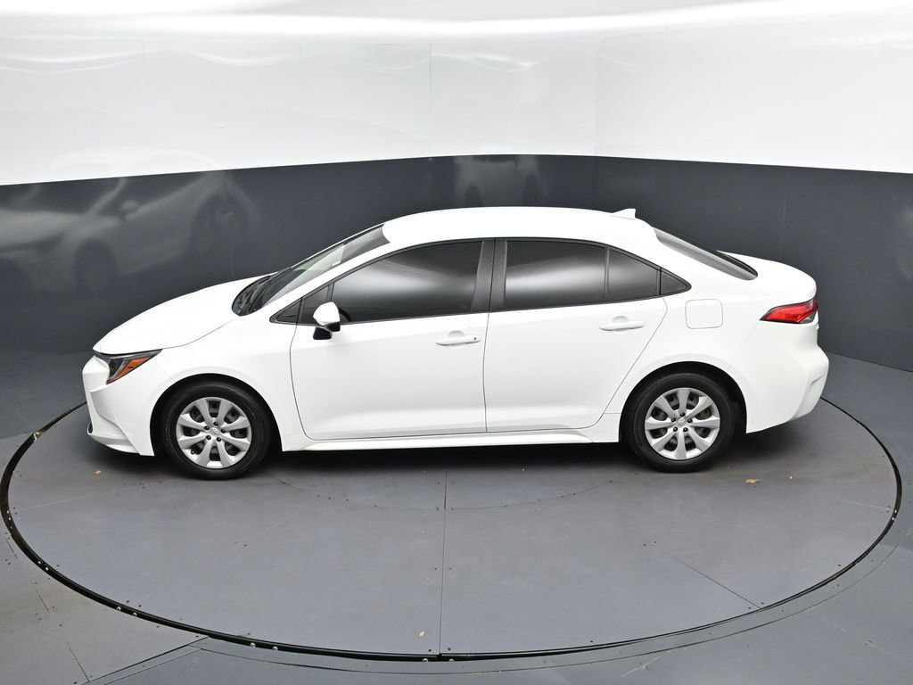 Used 2022 Toyota Corolla LE FWD image 33