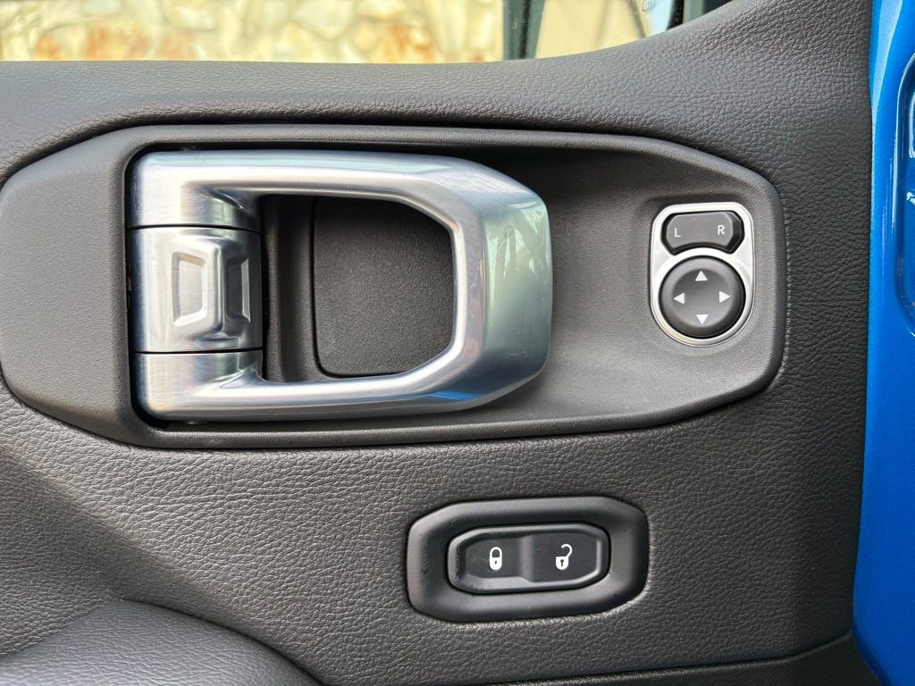 Used 2022 Jeep Wrangler Unlimited Sahara image 19