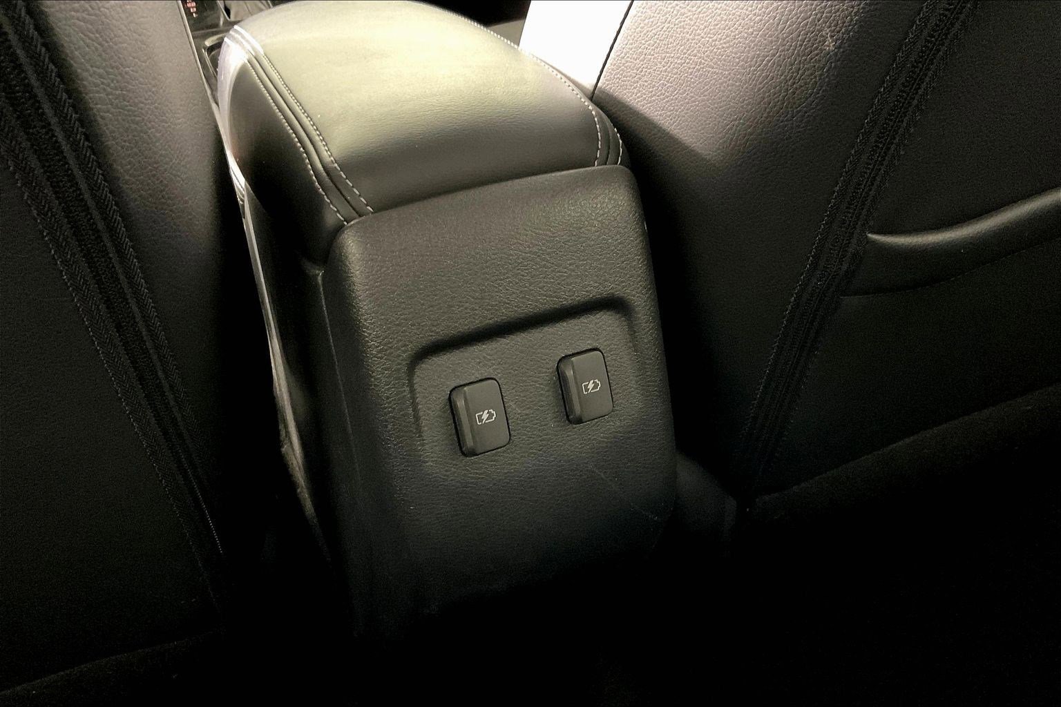 Used 2024 Nissan Kicks SR w/ SR Premium Package FWD image 11