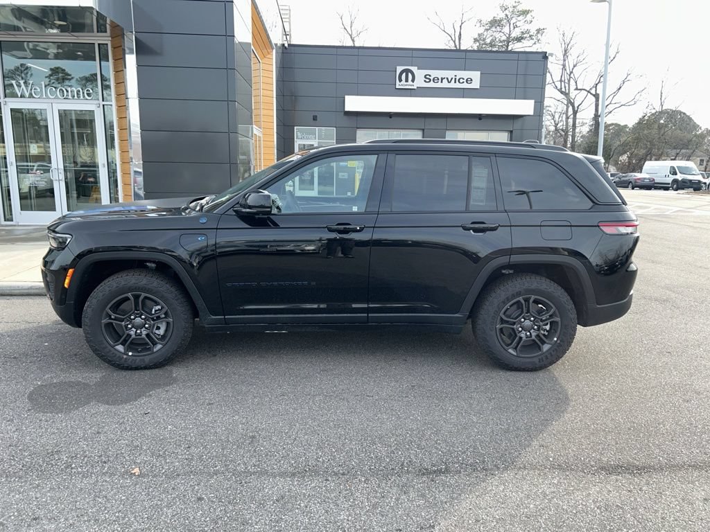 New 2024 Jeep Grand Cherokee Trailhawk w/ Advanced Protech Group II AWD/4WD image 3