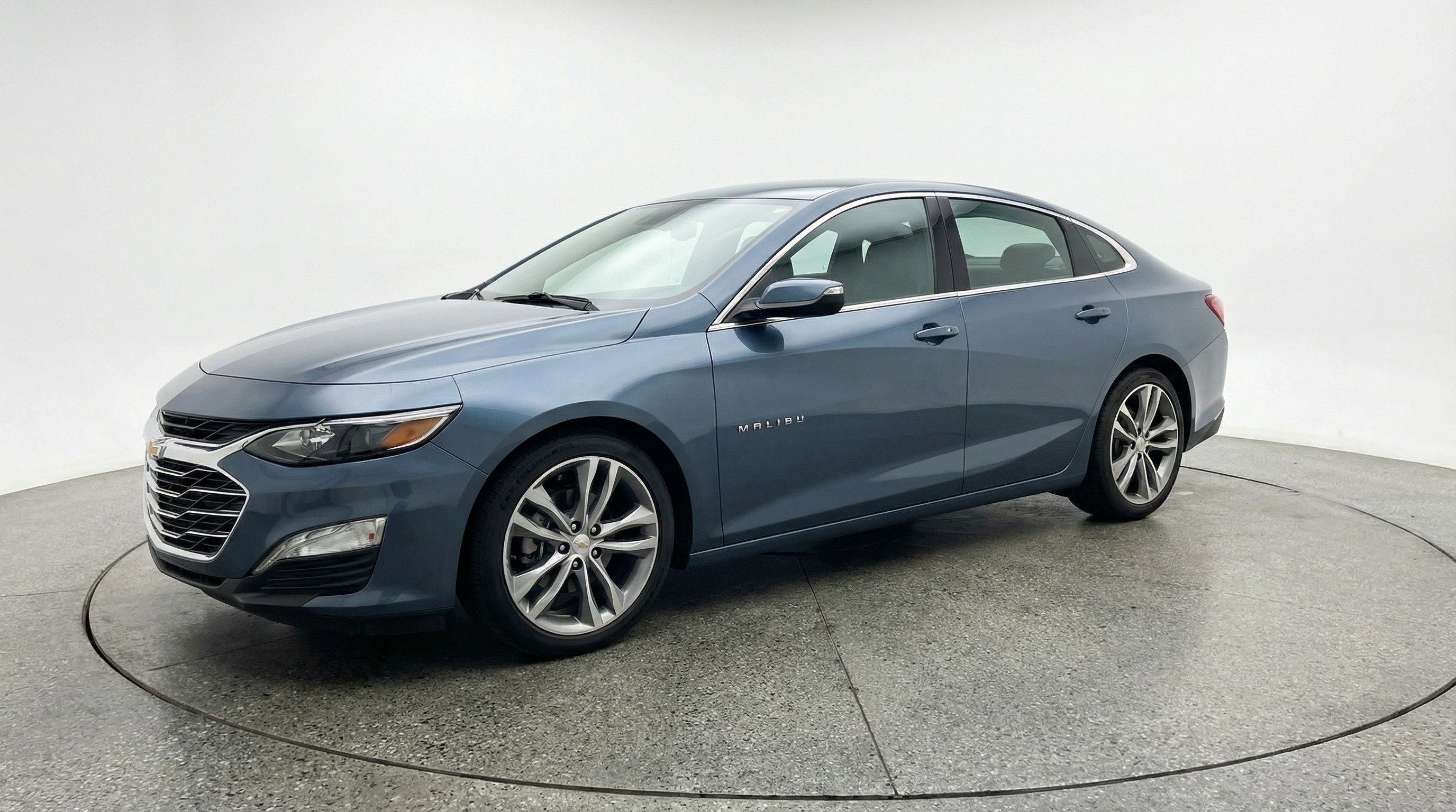 Used 2024 Chevrolet Malibu LT FWD image 3