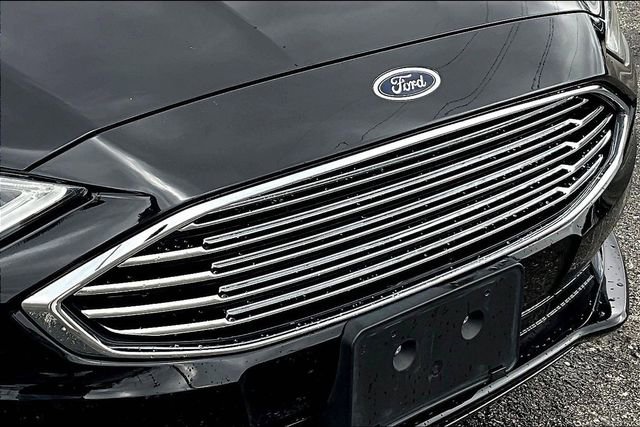 Used 2017 Ford Fusion SE w/ Fusion SE Technology Package image 32