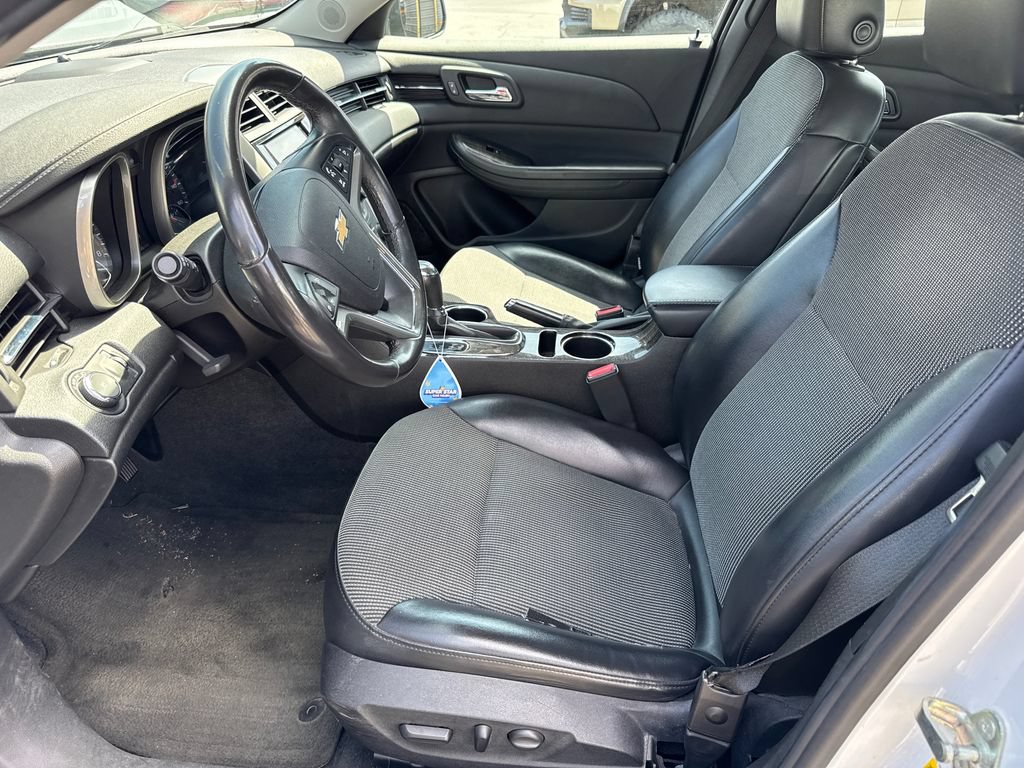Used 2015 Chevrolet Malibu LT FWD image 16