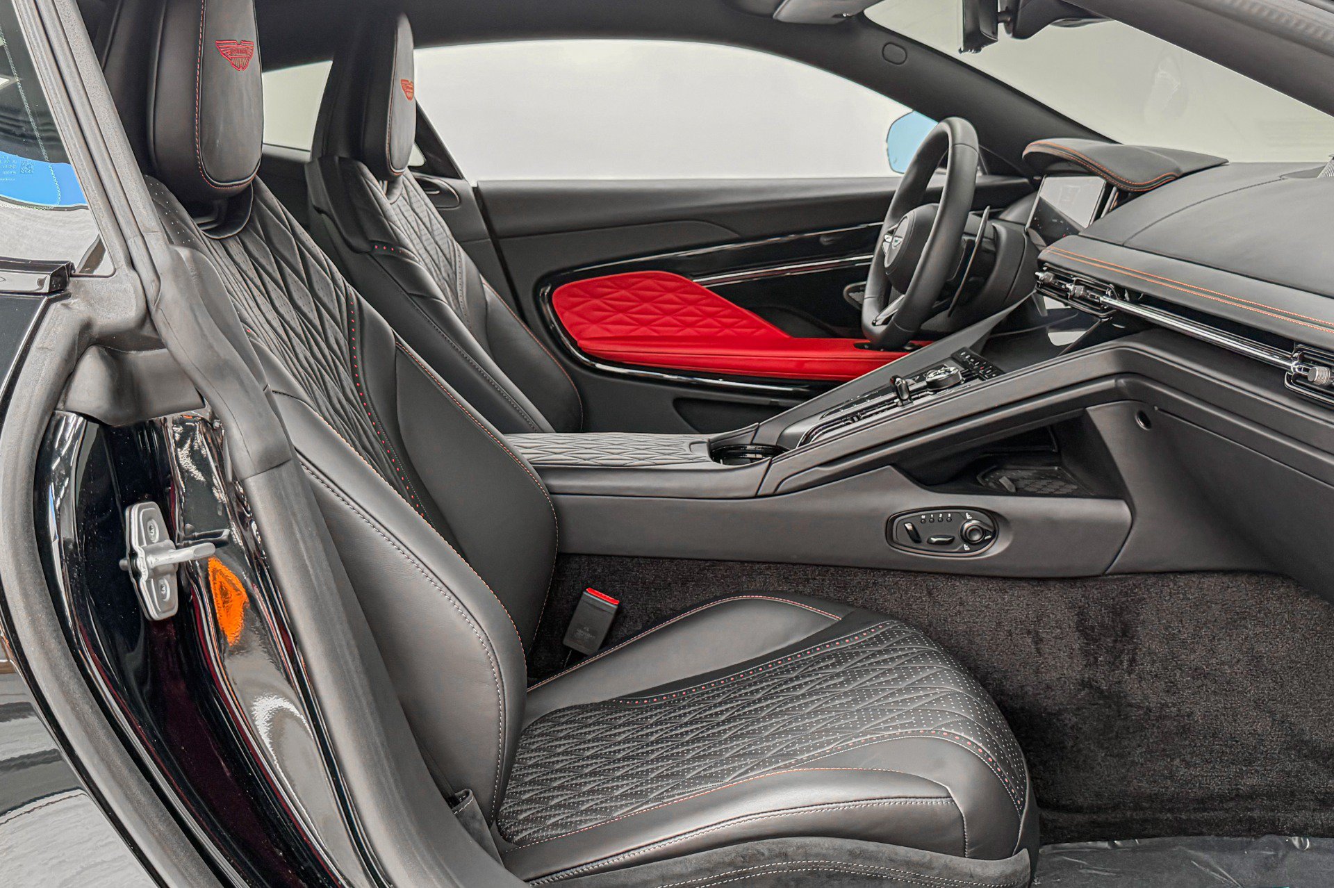 Used 2024 Aston Martin DB12 Coupe RWD image 24