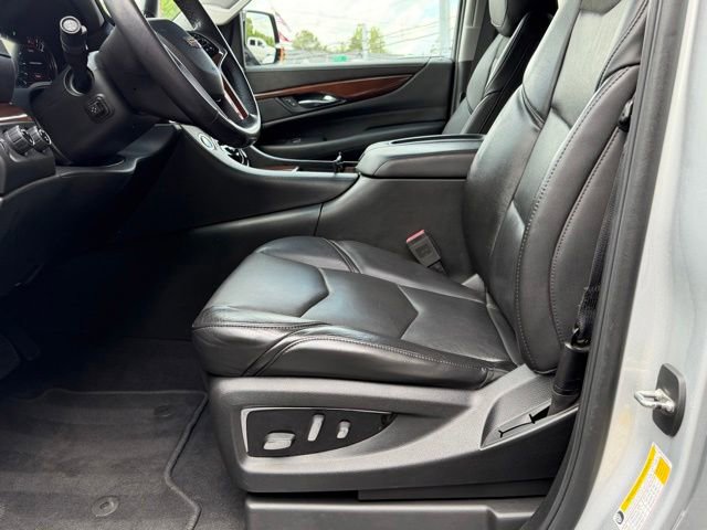 Used 2019 Cadillac Escalade Luxury AWD/4WD image 5