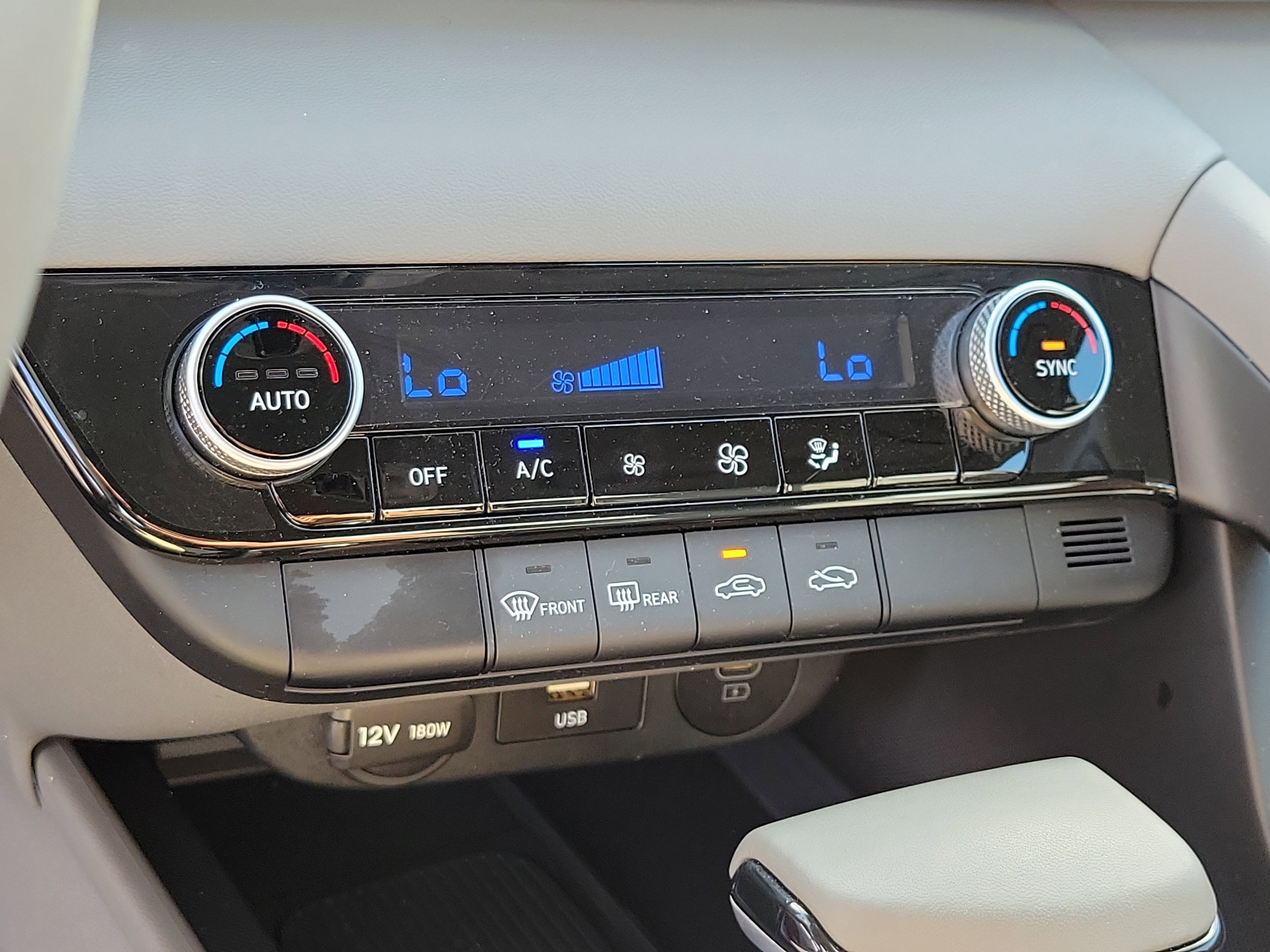 Used 2025 Hyundai Elantra Sport image 28