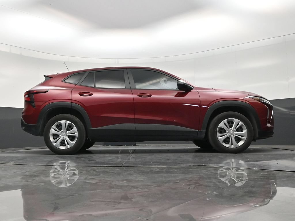 Used 2025 Chevrolet Trax LS FWD image 25