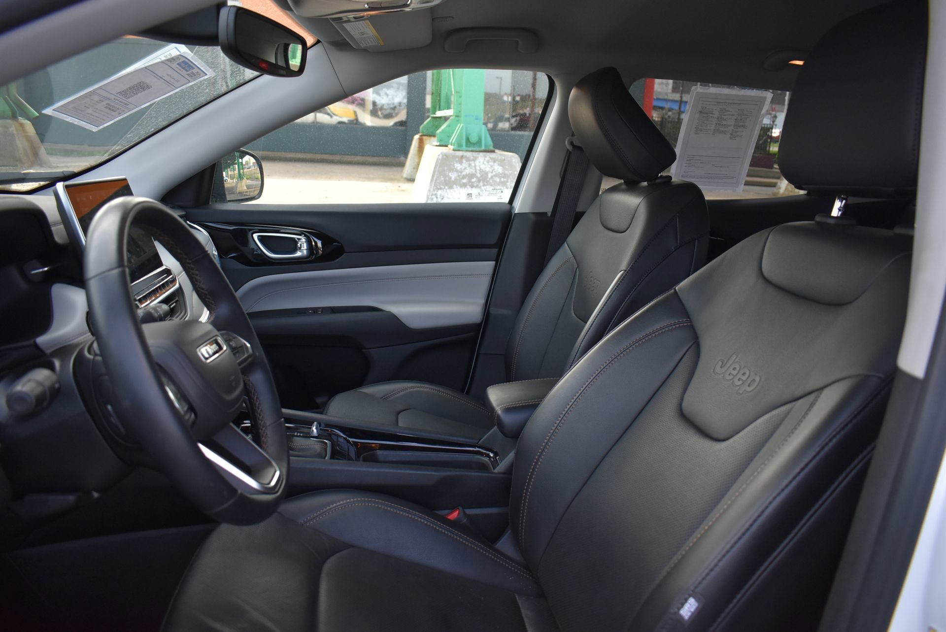 Used 2022 Jeep Compass Limited w/ Elite Group image 16