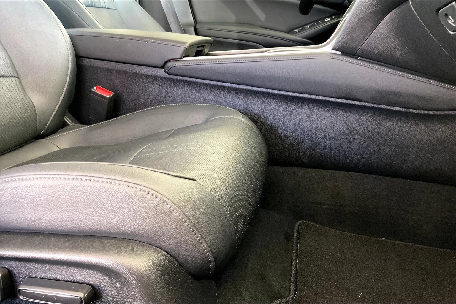 Used 2020 Honda Accord Touring image 26