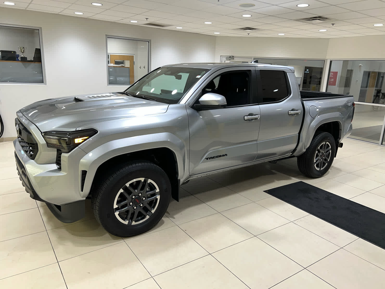 Used 2024 Toyota Tacoma TRD Sport w/ TRD Sport Upgrade Package image 17