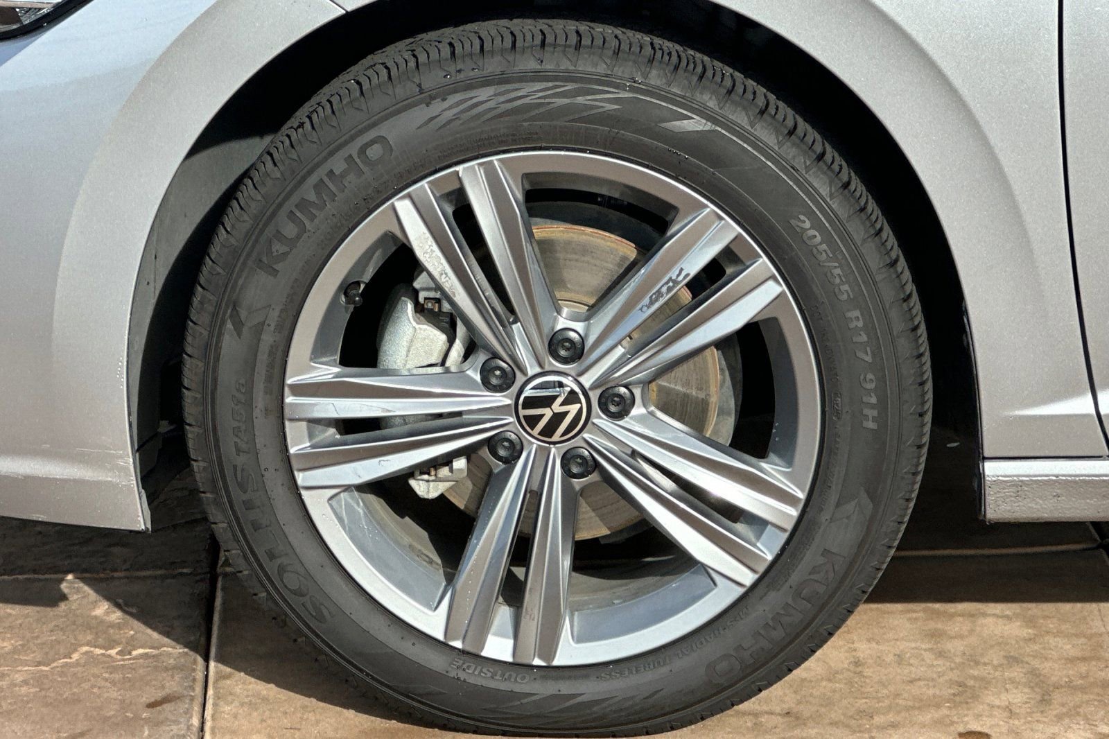 Used 2024 Volkswagen Jetta SE image 30