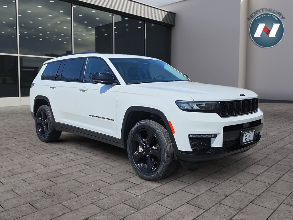Used 2023 Jeep Grand Cherokee L Limited w/ Black Appearance Package AWD/4WD image 7