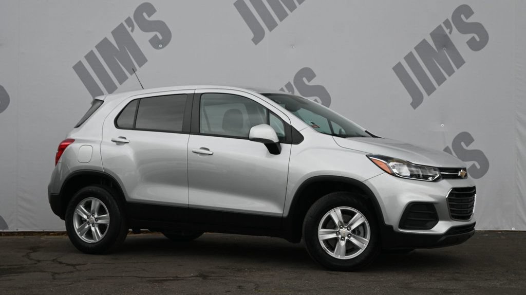 Used 2022 Chevrolet Trax LS w/ Tint and Cruise Package AWD/4WD image 3