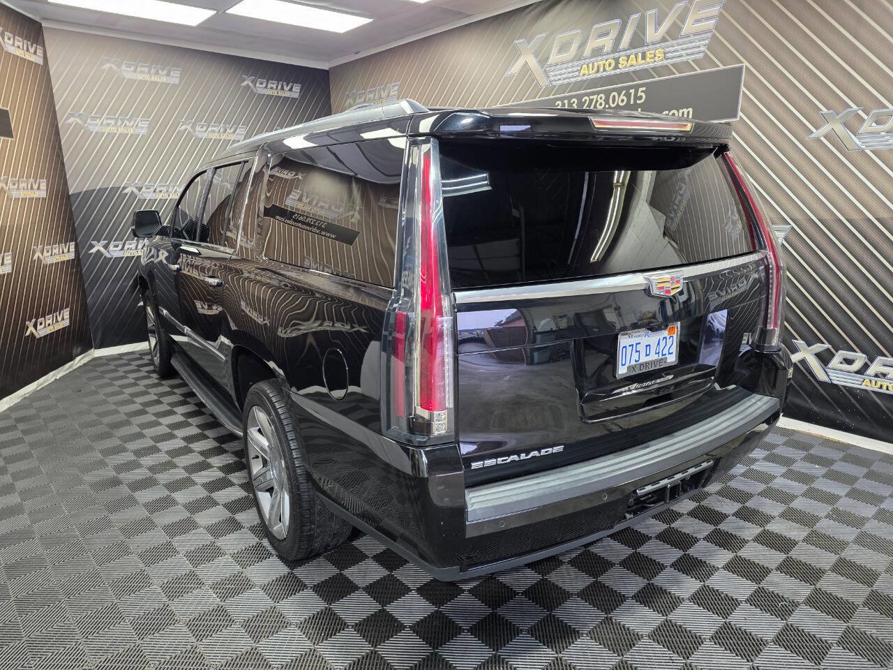 Used 2018 Cadillac Escalade ESV Luxury AWD/4WD image 12