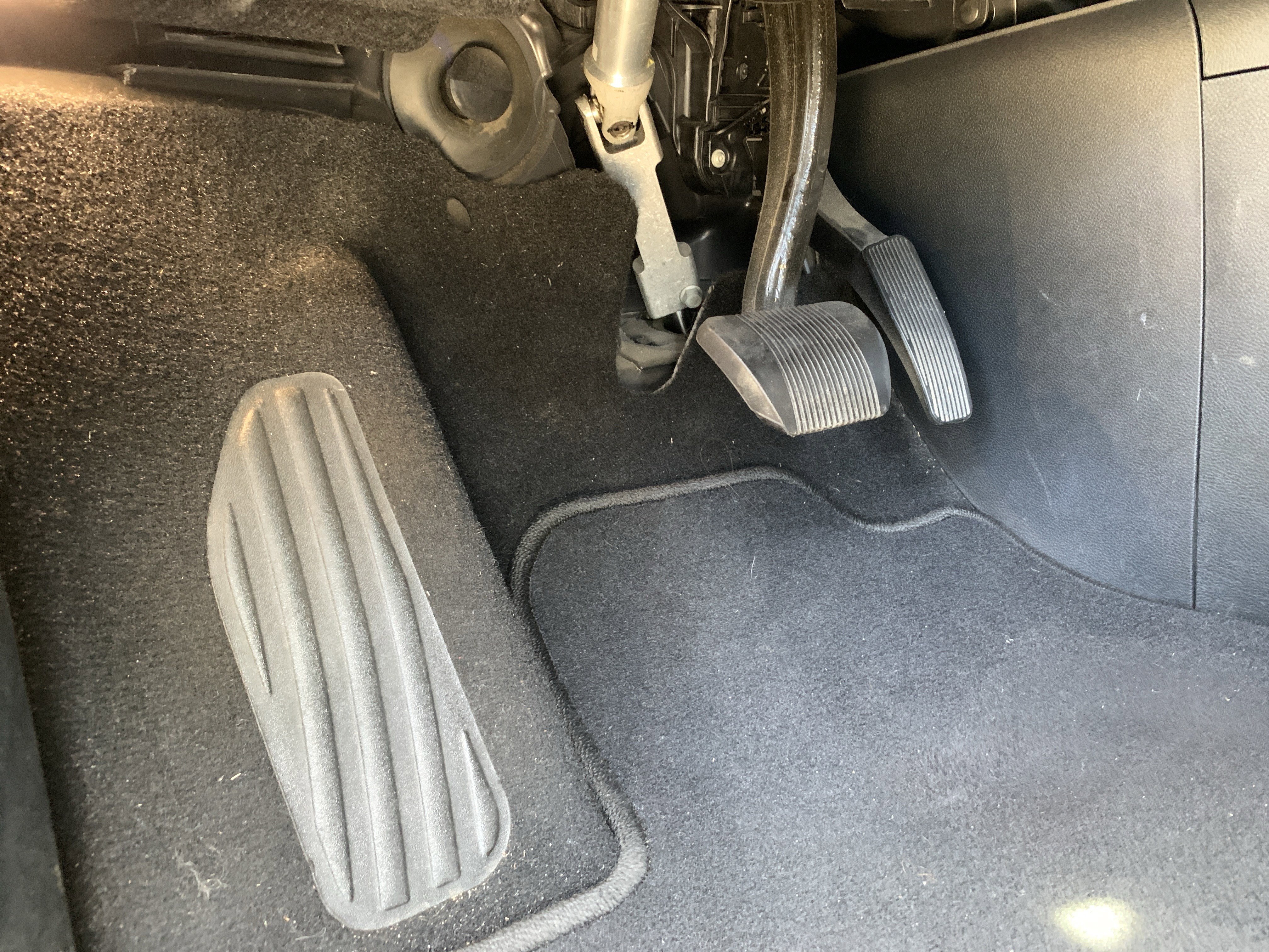 Used 2021 Chrysler Pacifica Limited w/ Uconnect Theater Family Group FWD image 17