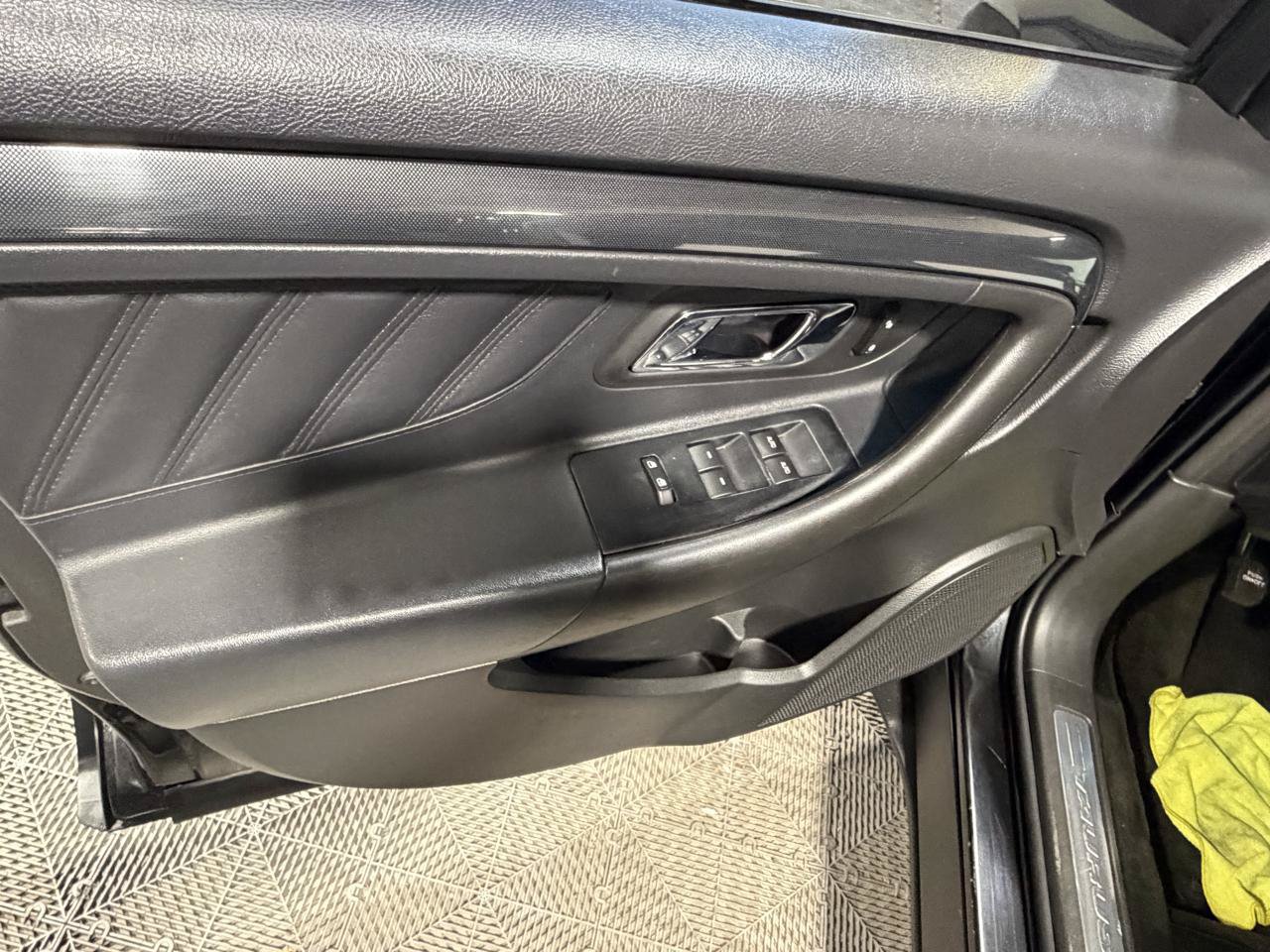 Used 2012 Ford Taurus SHO AWD/4WD image 22