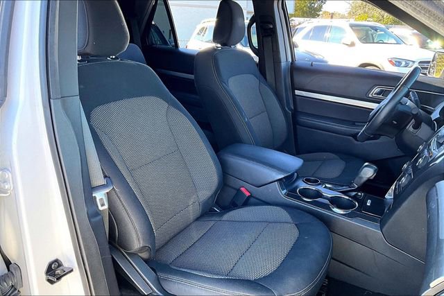 Used 2019 Ford Explorer XLT image 29