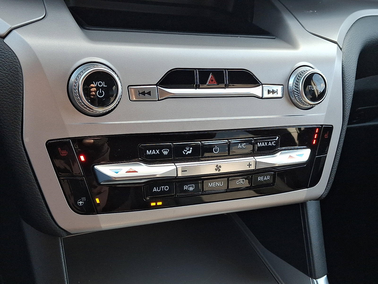 Certified 2023 Ford Explorer XLT w/ Equipment Group 202A image 18