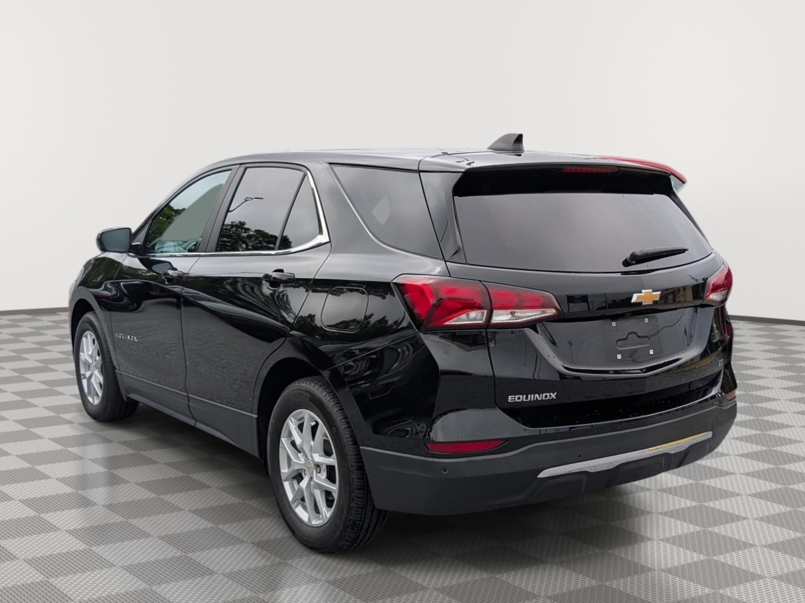 Used 2023 Chevrolet Equinox LT FWD image 3