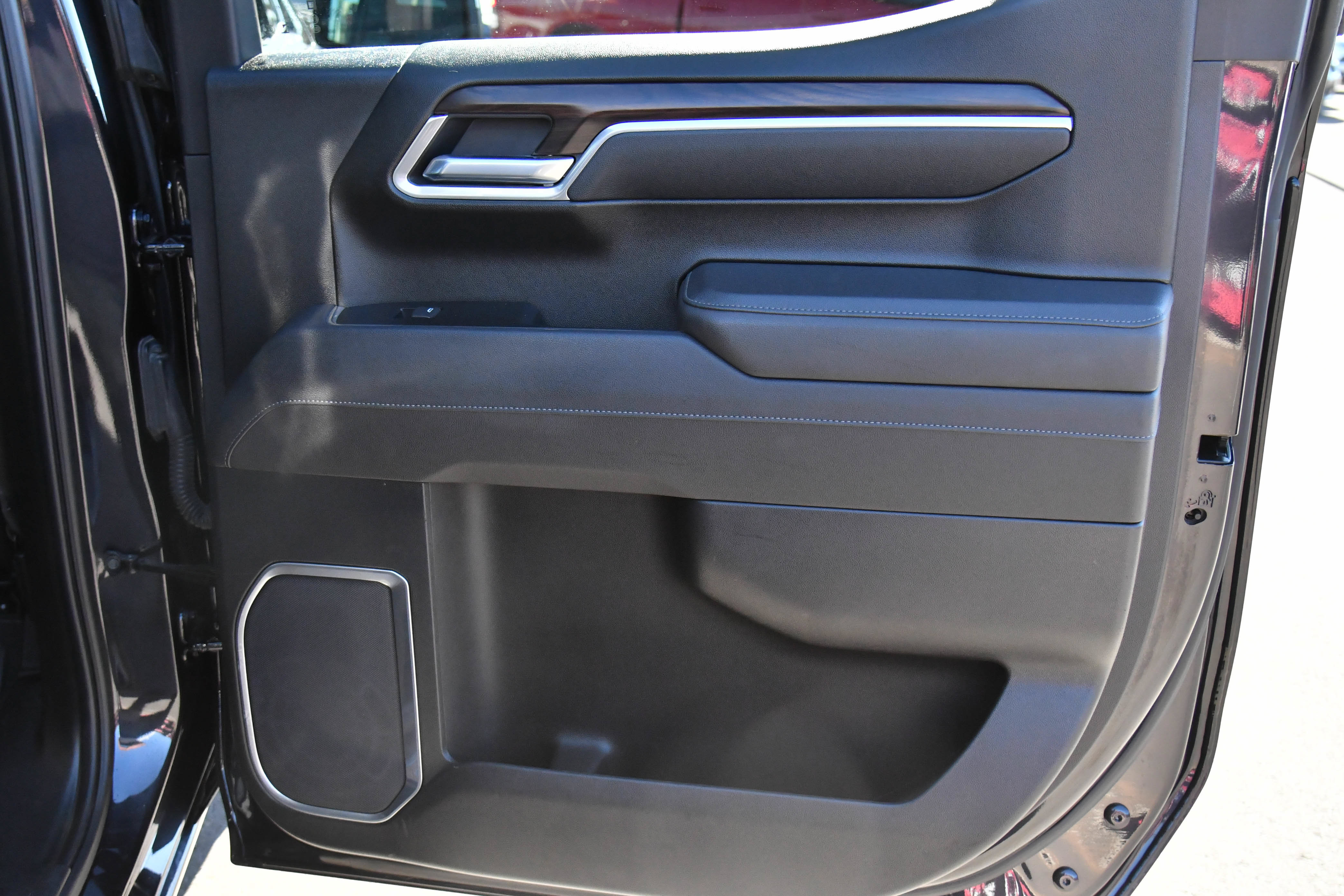 Used 2025 GMC Sierra 1500 SLT AWD/4WD image 47