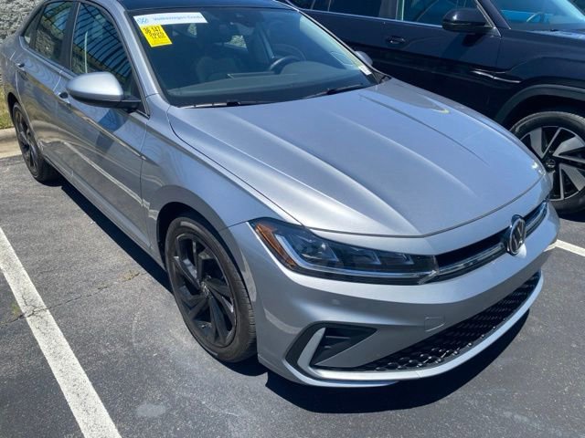 Used 2025 Volkswagen Jetta SE w/ Sunroof Package FWD image 8